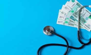 Обновлена статья «О стимулирующих и страховых выплатах медицинским и иным работникам в период COVID-19»